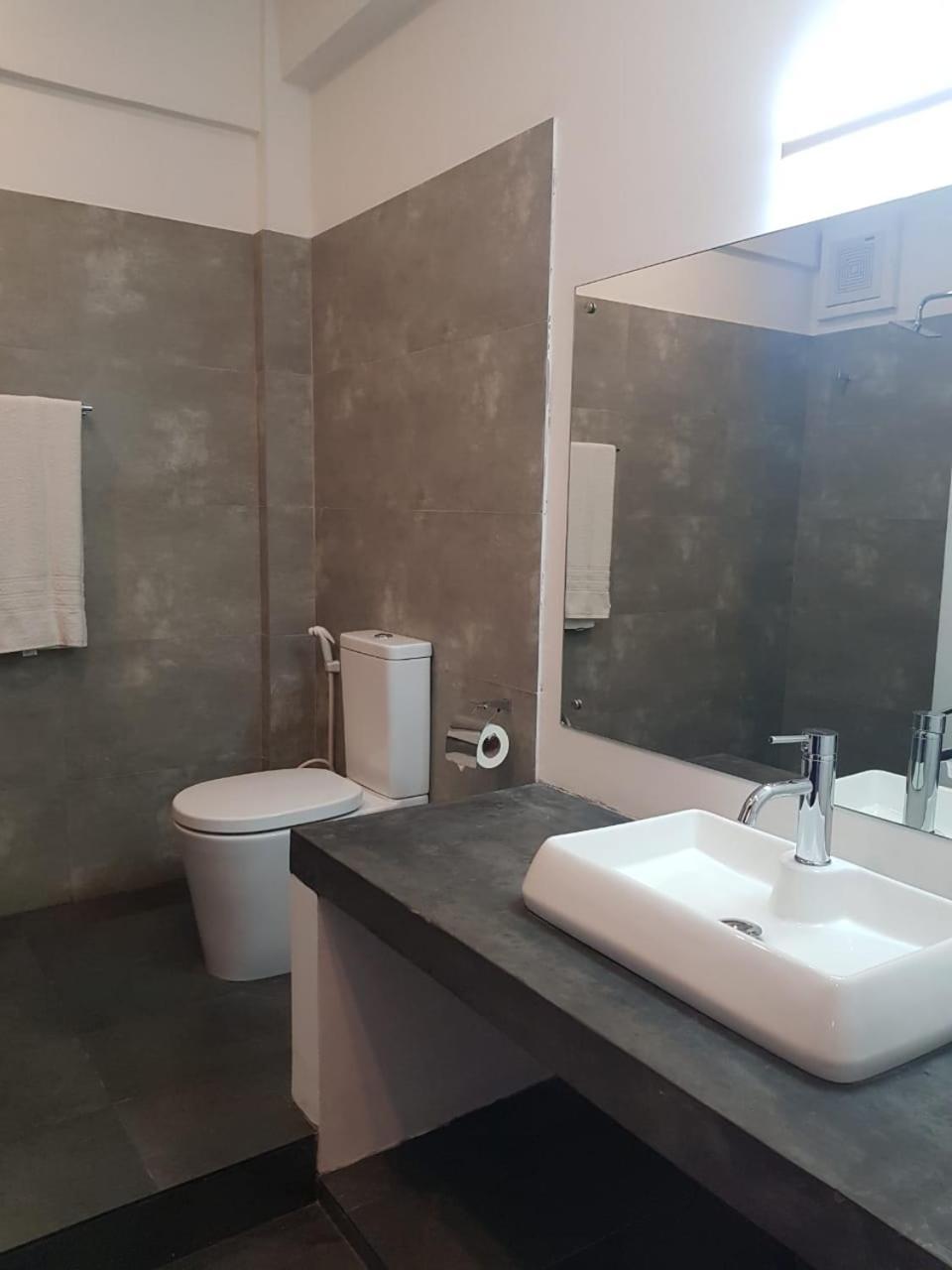 Royal Restaurant Hotel Warakapola Kültér fotó